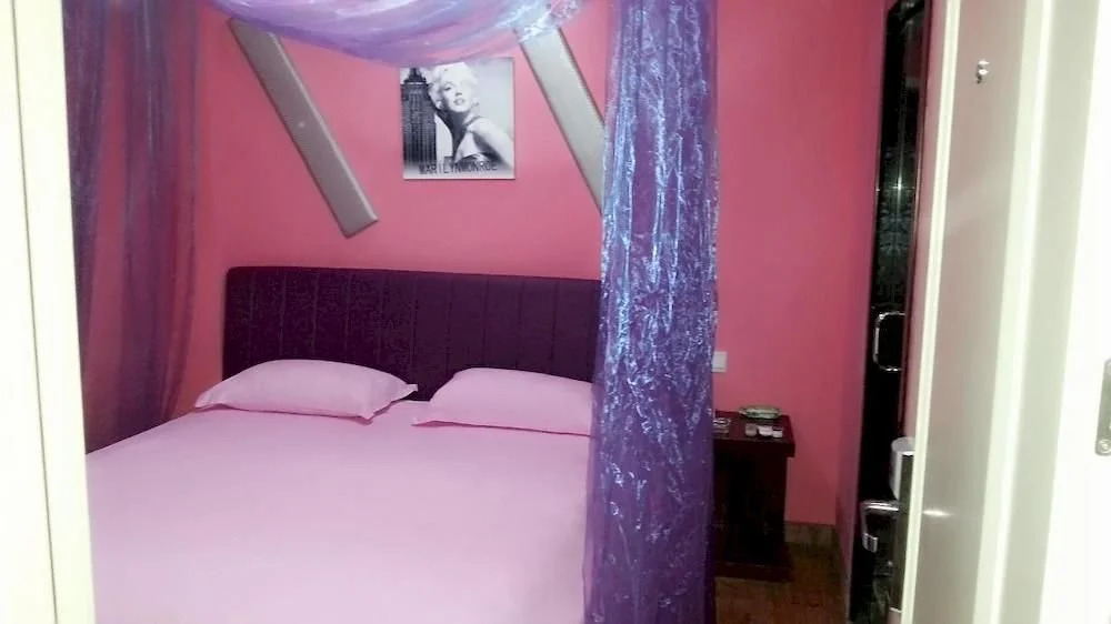 Aike 100 Chain Hotel Time of Love Theme Hotel