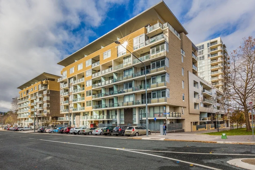 Spacious 1-Bedroom Apartment With Parking