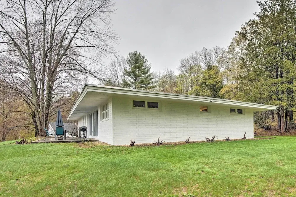 Laconia Hideaway < 2 Miles to Lake Winnipesaukee!