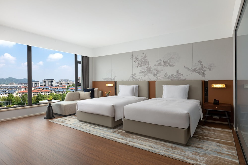 Crowne Plaza Xiangyang Fuchun Lakeside
