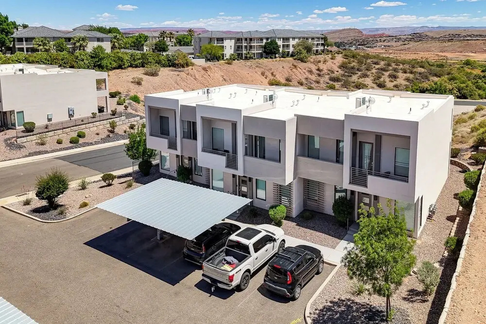 7 Mi to Snow Canyon: Townhome w/ Arcade Games!