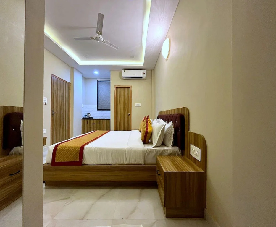 Hotel Vrinda Niddhivan- near Prem mandir
