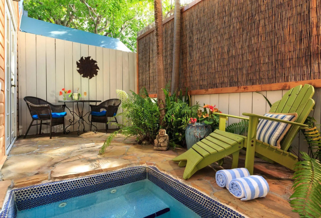Tropical Inn