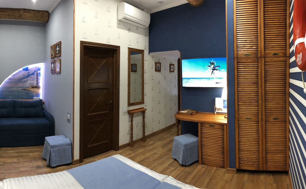 Lucky Ship Art Hotel