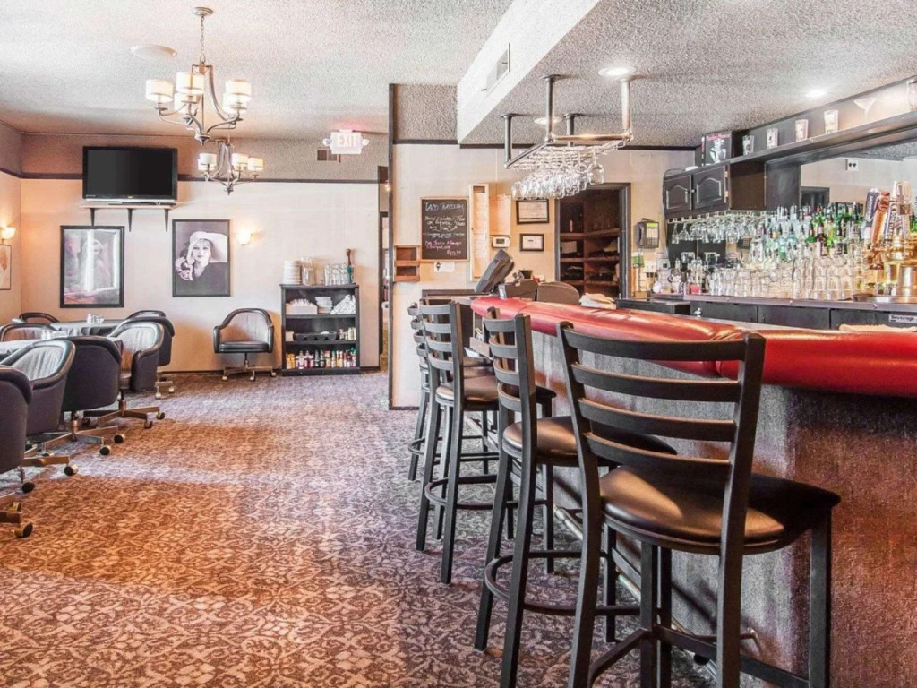 Bend Inn & Suites
