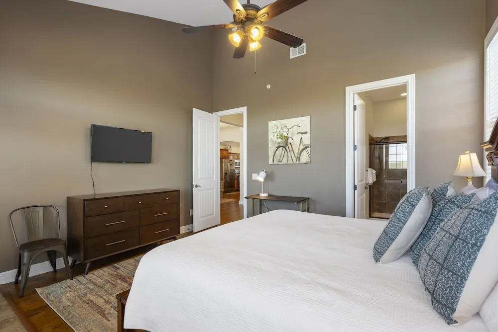 Luxury Penthouse Near Silver Dollar City
