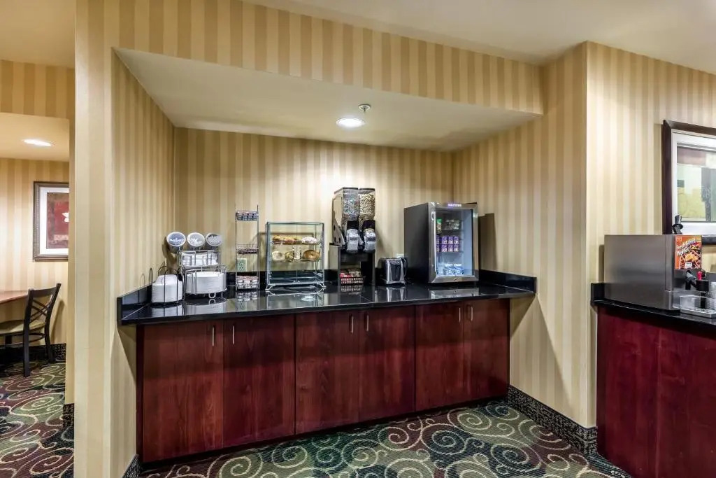Cobblestone Inn & Suites - Vinton, IA