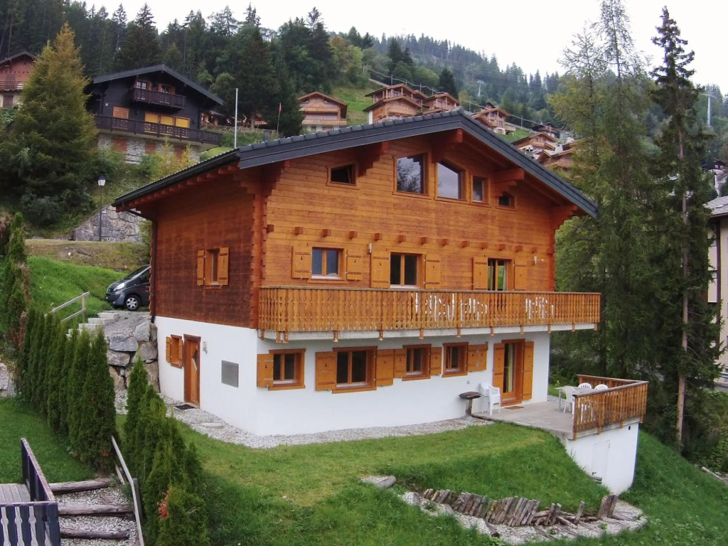 Spacious Chalet near Center of La Tzoumaz