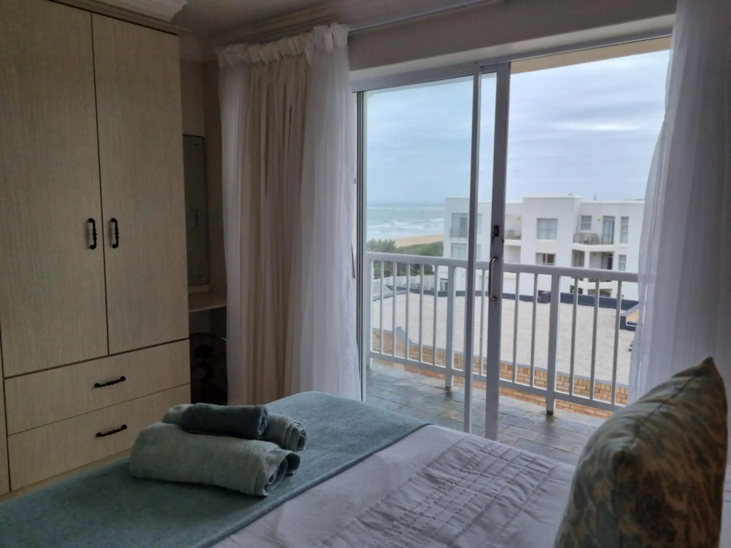 Lovely 2 bedrooms, 2 bathrooms Flat with sea view.