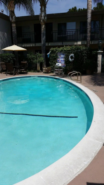Tarzana Inn