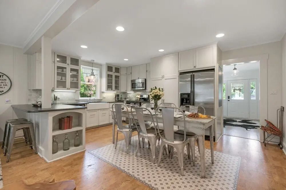 Gorgeous Home 2 Blks to Main St With Pool and Spa!