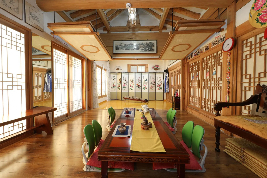 Moon Hanok Guesthouse