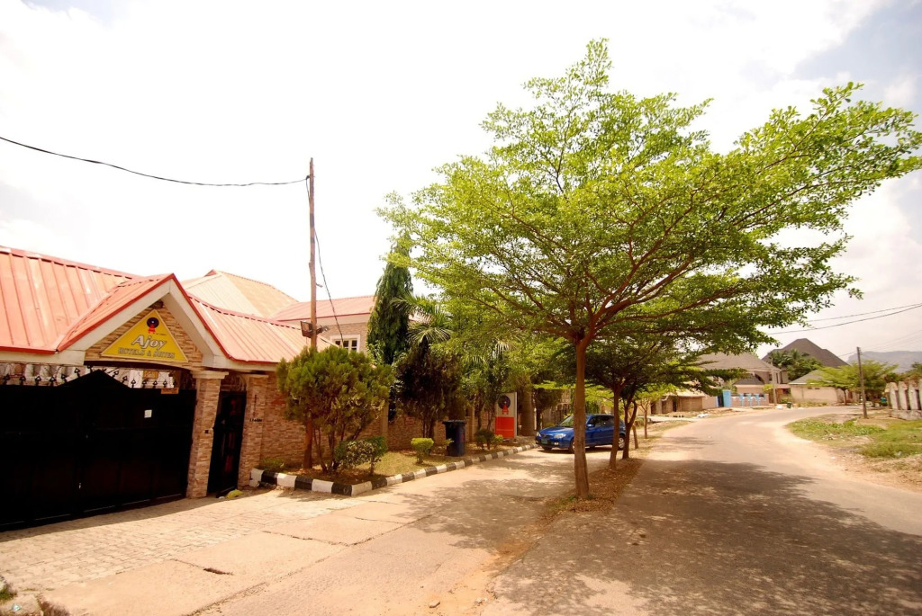 Ajoy Hotel And Suite