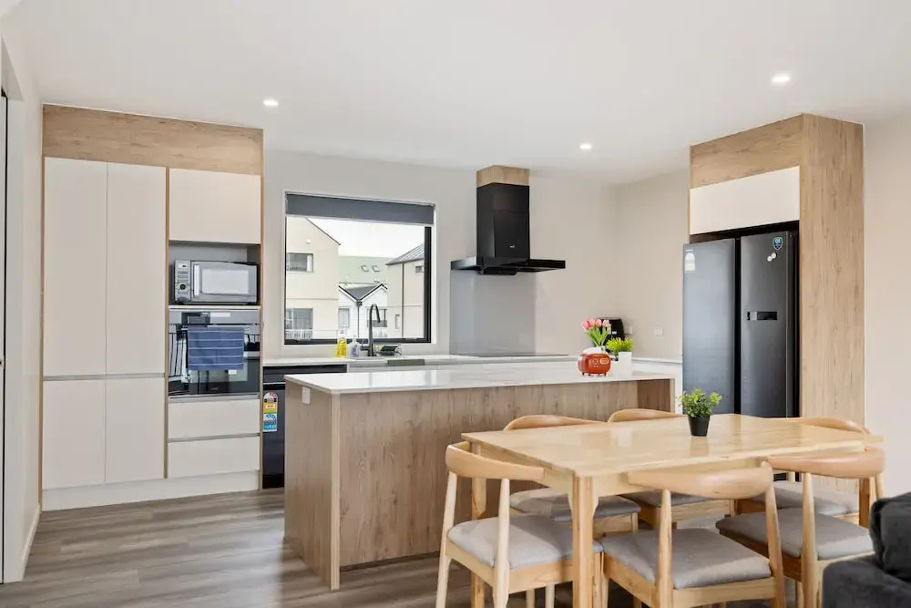 Newly Built 3 Bedroom Townhouse - Your Base to Explore the CBD