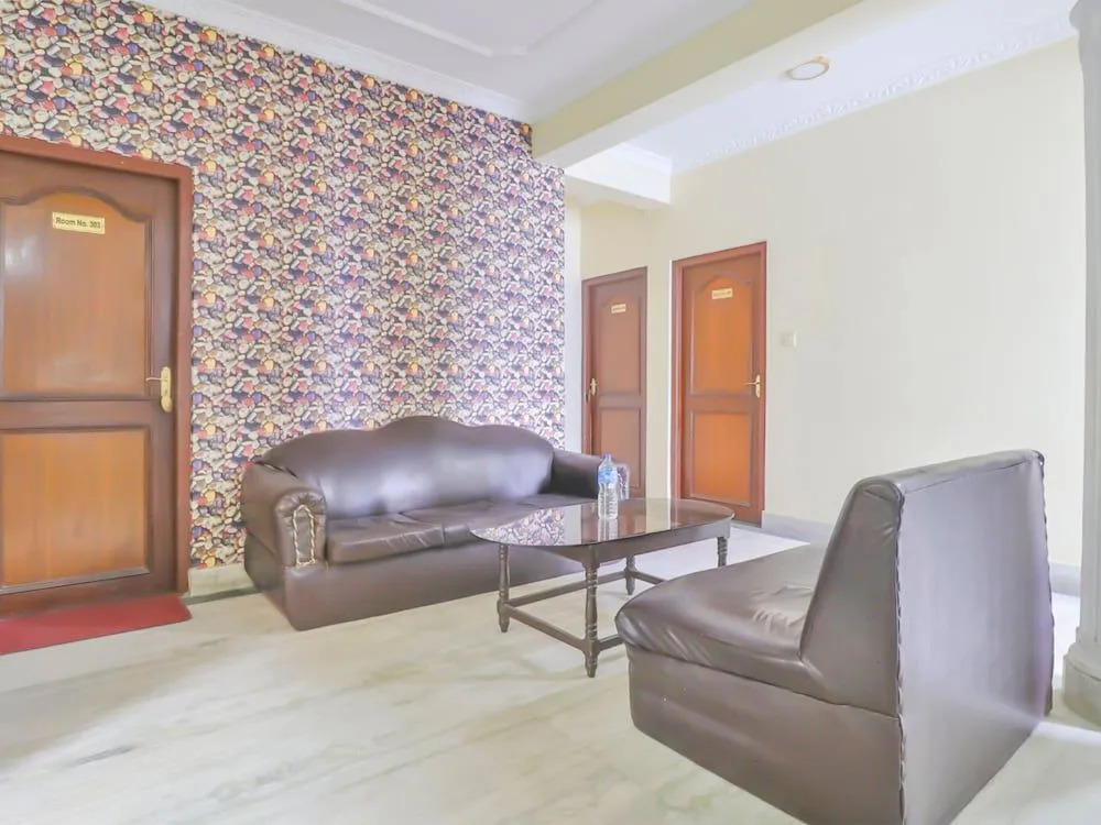OYO 608 Hotel Aradhya Palace
