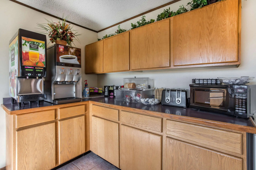 Rodeway Inn & Suites Pronghorn Lodge Lander