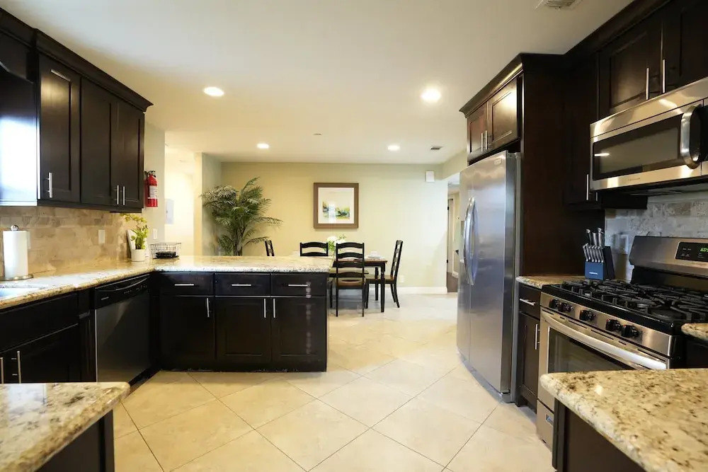 Awesome 4 Bedroom, 3 1/2 Bath Home 1/2 Mile Walk To Disney