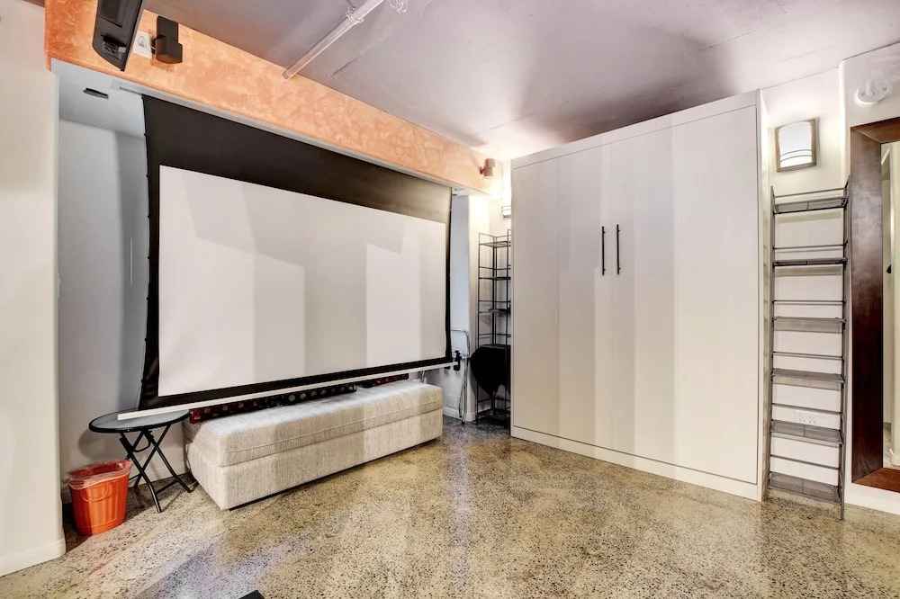 Renovated 2 Bdrm 2 Bath Condo las Vegas Strip 1 Gb Internet