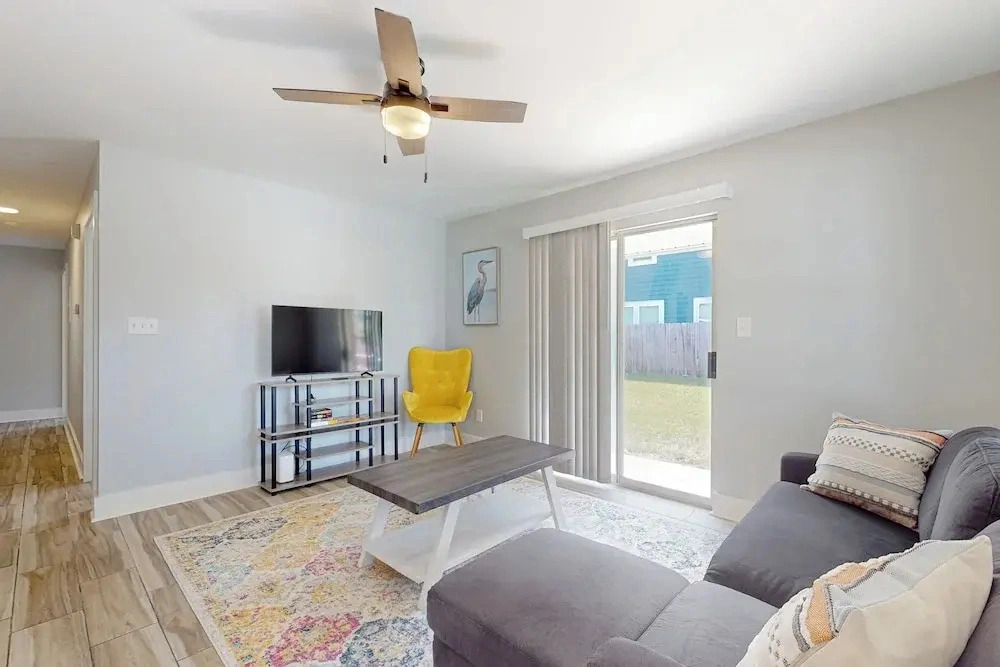 Cozy Duplex Spacious Close to Everything