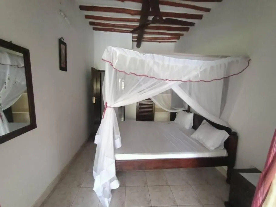 Kivulini House Diani 5 bedroom with pool