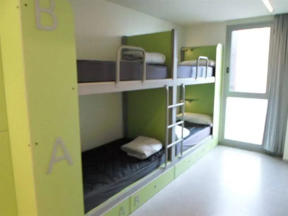 Twenty Tu Hi-tech Hostel