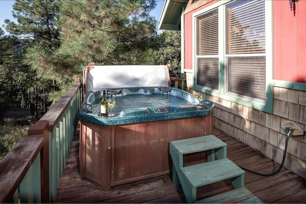 Alhambra - Three Bedroom Cabin