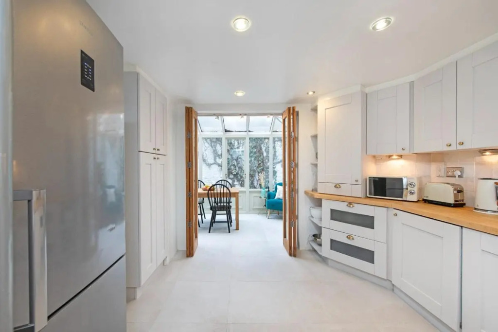 The Falkland Hideaway - Modern 2BDR with Garden