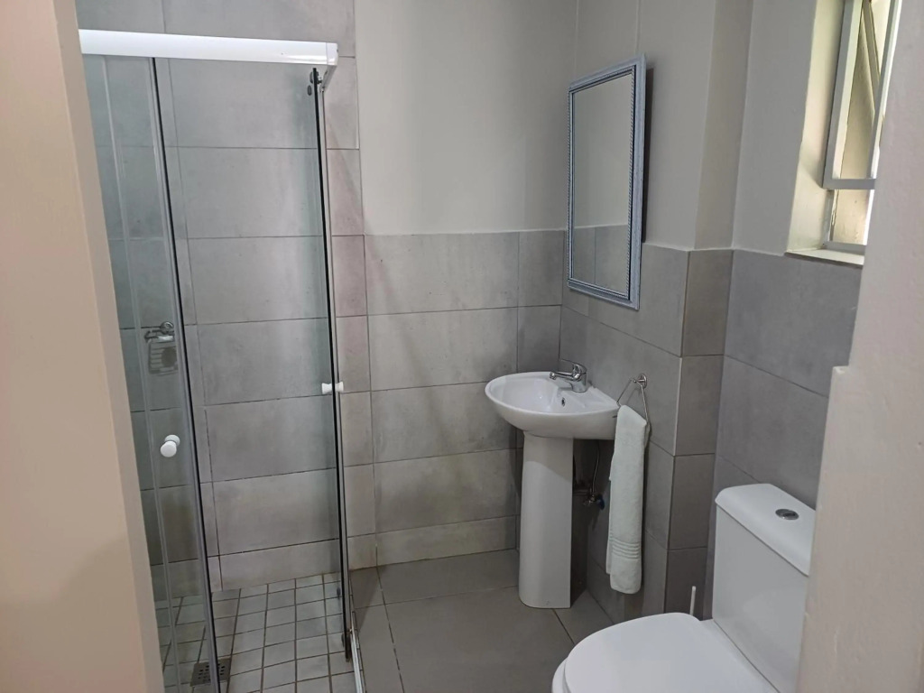 Triple9 Hatfield Guesthouse