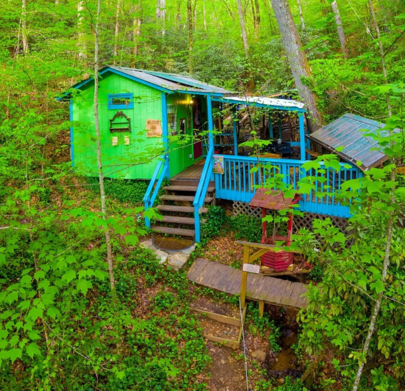 Bear Creek Lodge and Cabins in Helen Ga - Pet Friendly, River on Property, Walking Distance to downtown Helen