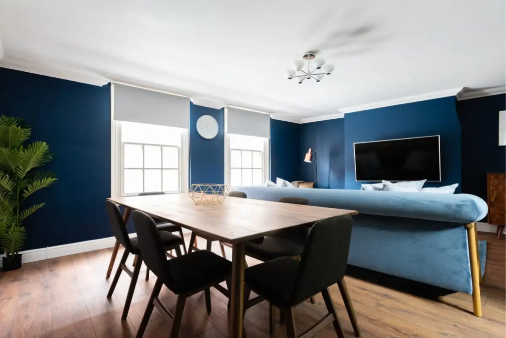 The Old Station House - Stylish & Central 2bdr Apartment