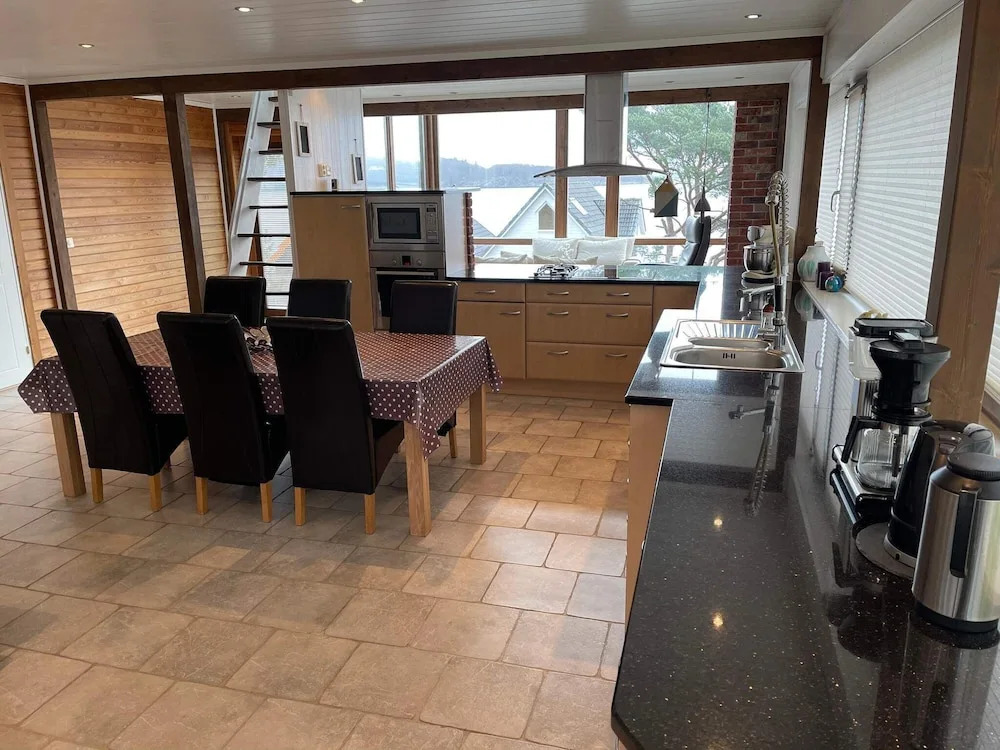 6 person holiday home in MOSTERHAMN