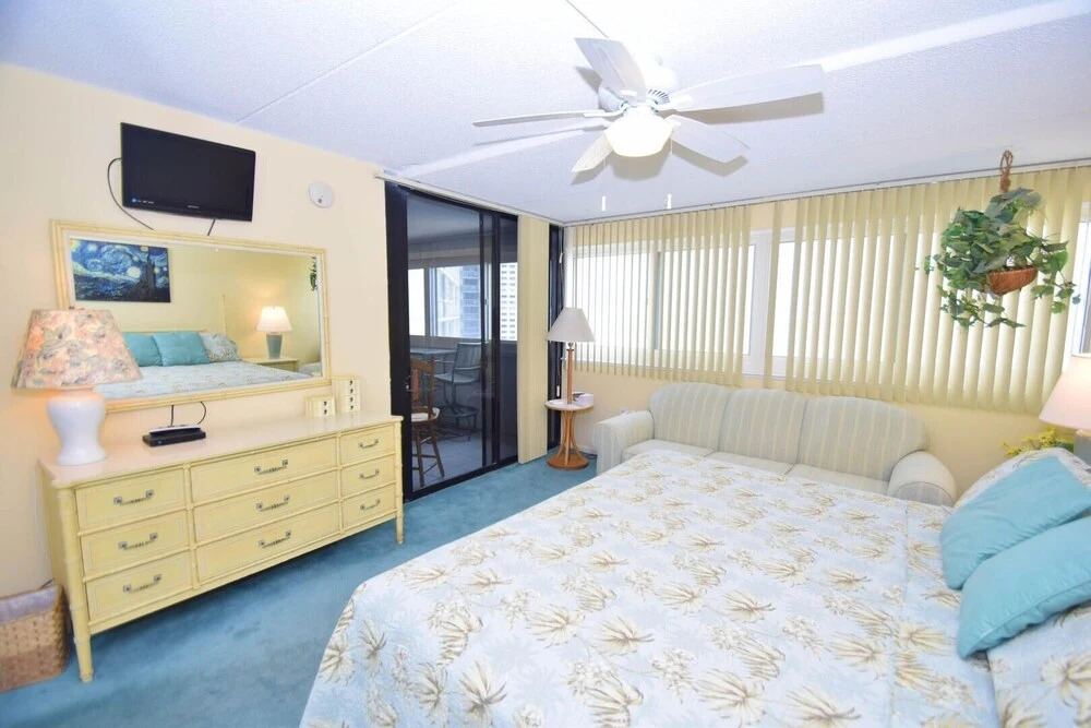 Atlantis 909 2 Bedroom Condo by RedAwning
