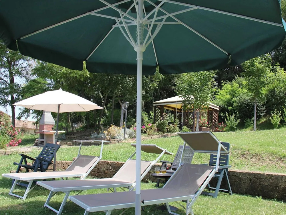 Flat in Piticchio With Scenic Views & Pool