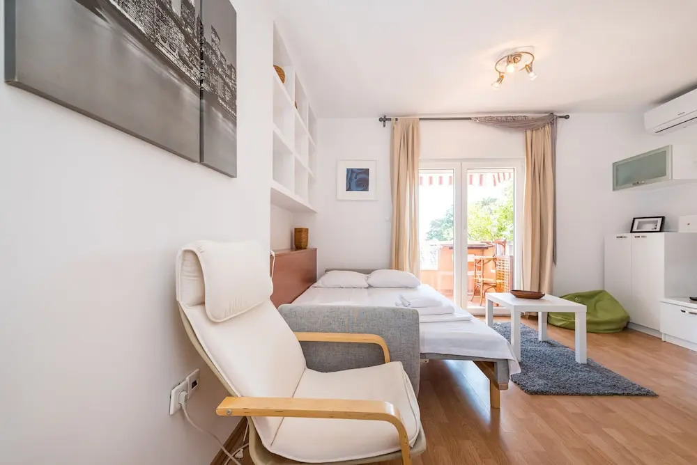 Mirella Cosy Apartment With Two Bedrooms