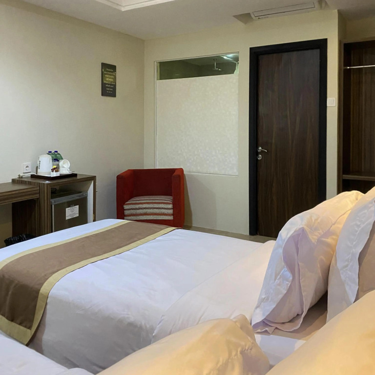Travellers Hotel Phinisi