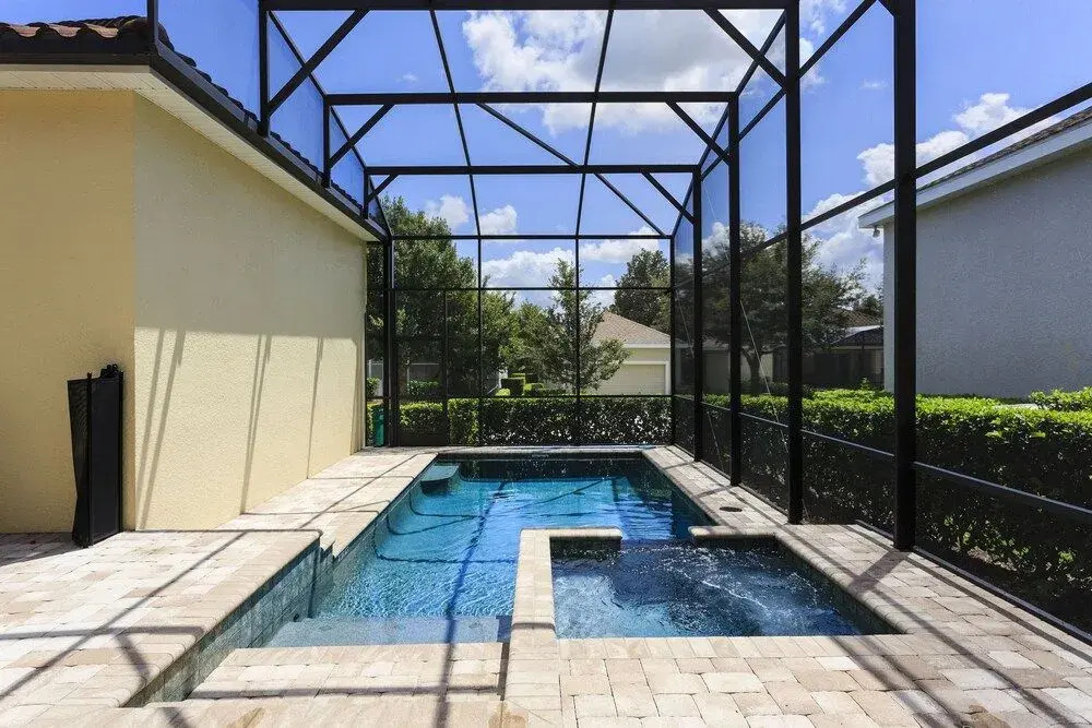 3 Bed Reunion Home w/ South Facing Pool by RedAwning