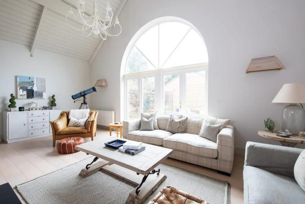 Superior house for 6 near beach w parking garden