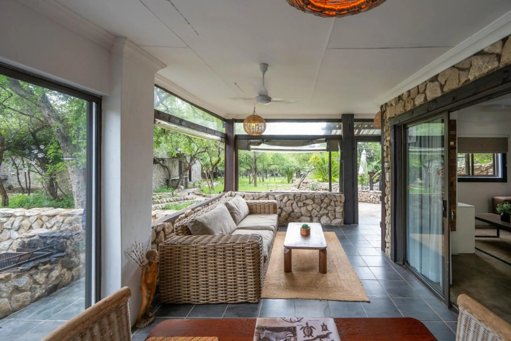 Foxy Crocodile Bush Lodge & Kruger Safaris