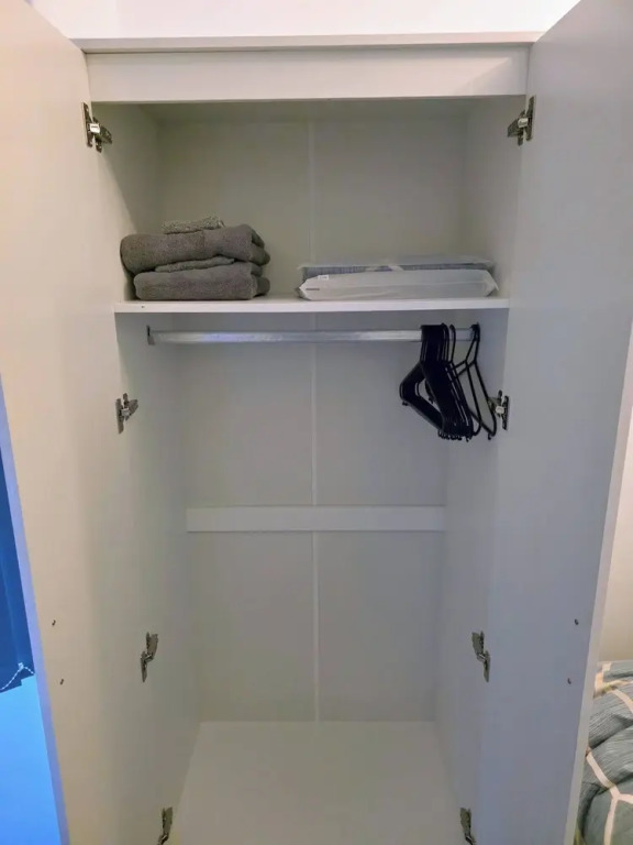 3 Bed Home Free Wifi & Netflix Central Location
