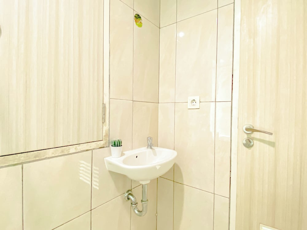 Comfy and Spacious 3BR with Extra Room Grand Kamala Lagoon Apartment By Travelio