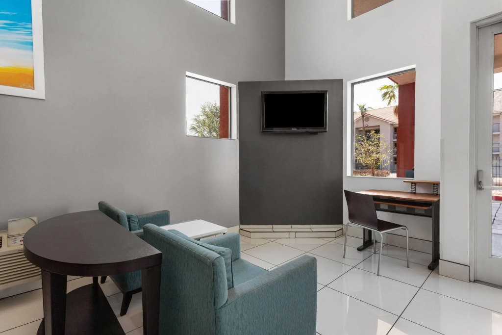 Days Inn by Wyndham Phoenix West
