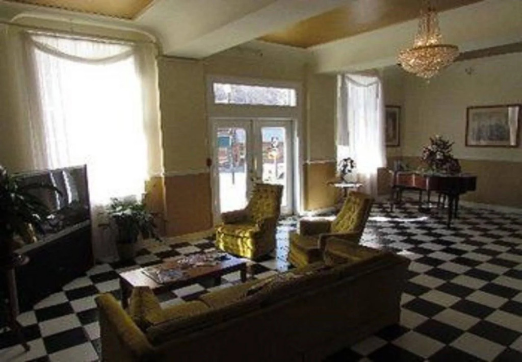 MacArthur Inn
