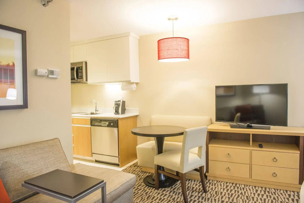 Hawthorn Suites by Wyndham Fargo