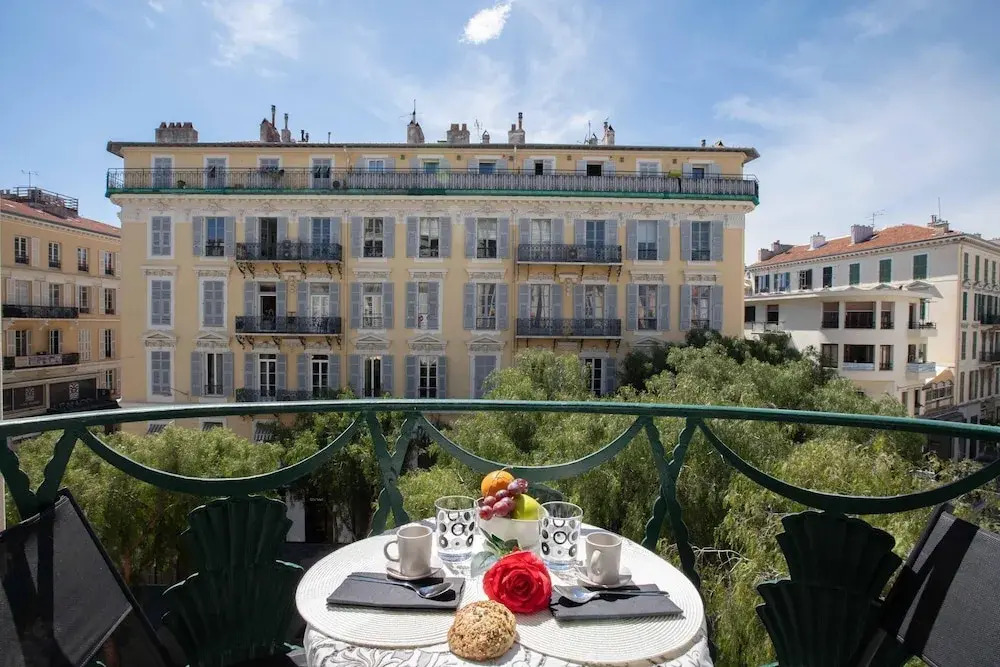 Le Magenta in Nice With 1 Bedrooms and 1 Bathrooms