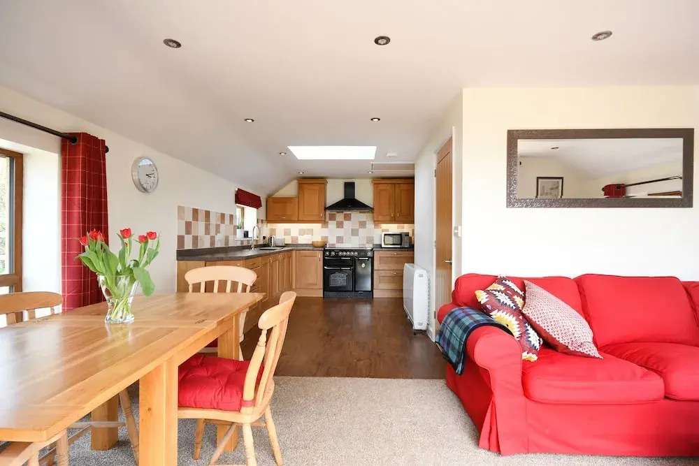 Bright, tranquil cottage