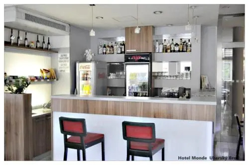 Hotel Monde