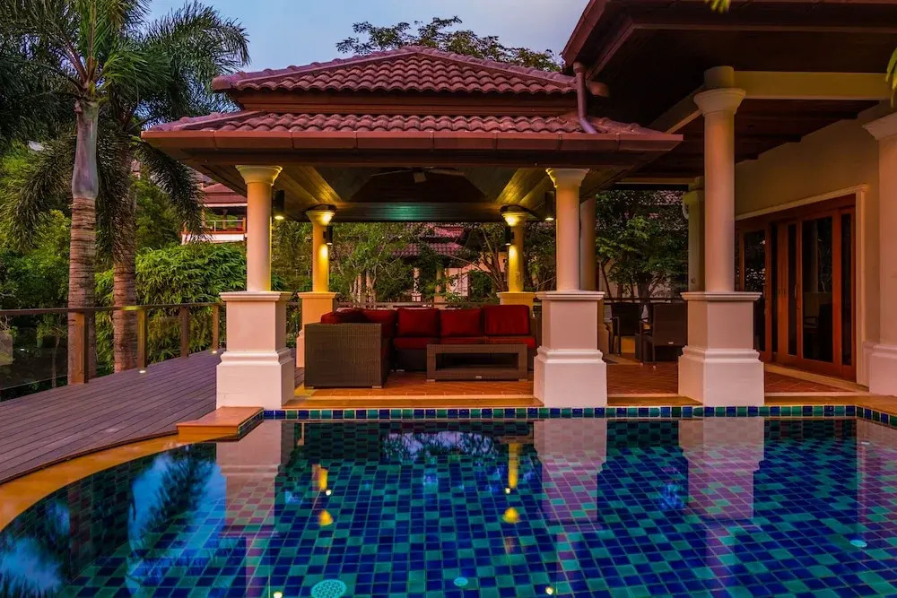 Lakewood Hills Villa by Lofty