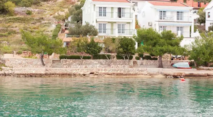 Holiday Home Villa Villa Branka direkt am Strand by Interhome