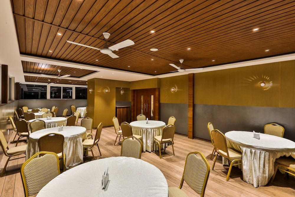 Hotel Vbr Grand Inn