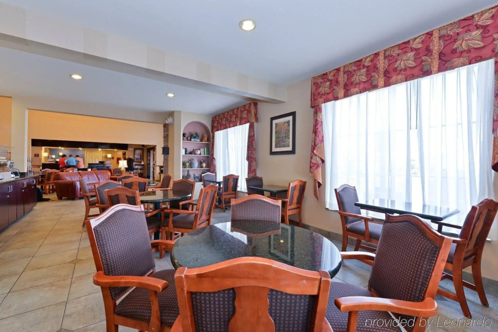 Holiday Inn Express & Suites Farmington Bloomfield by IHG